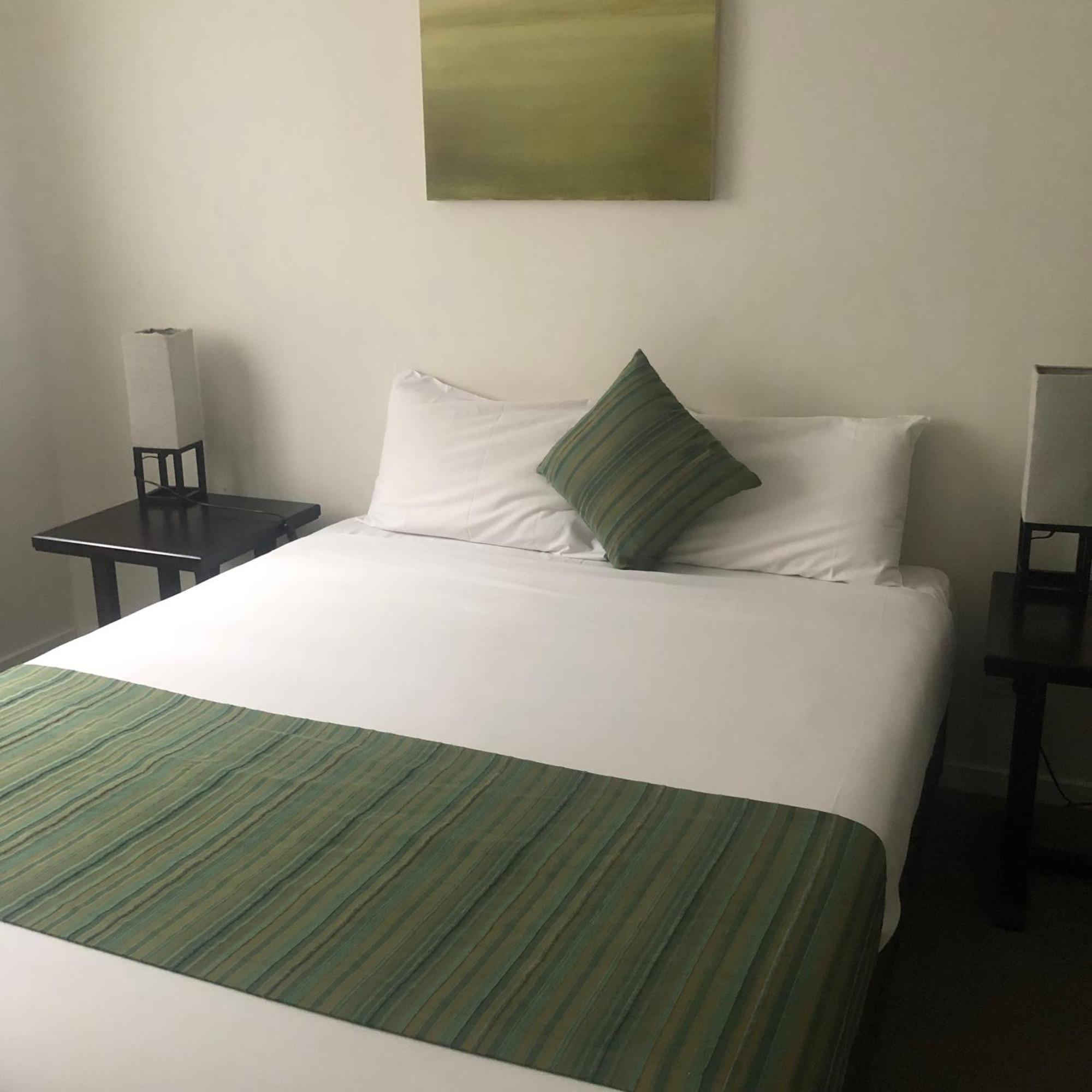 Curtis Central Apartments Official Гладстон Екстериор снимка