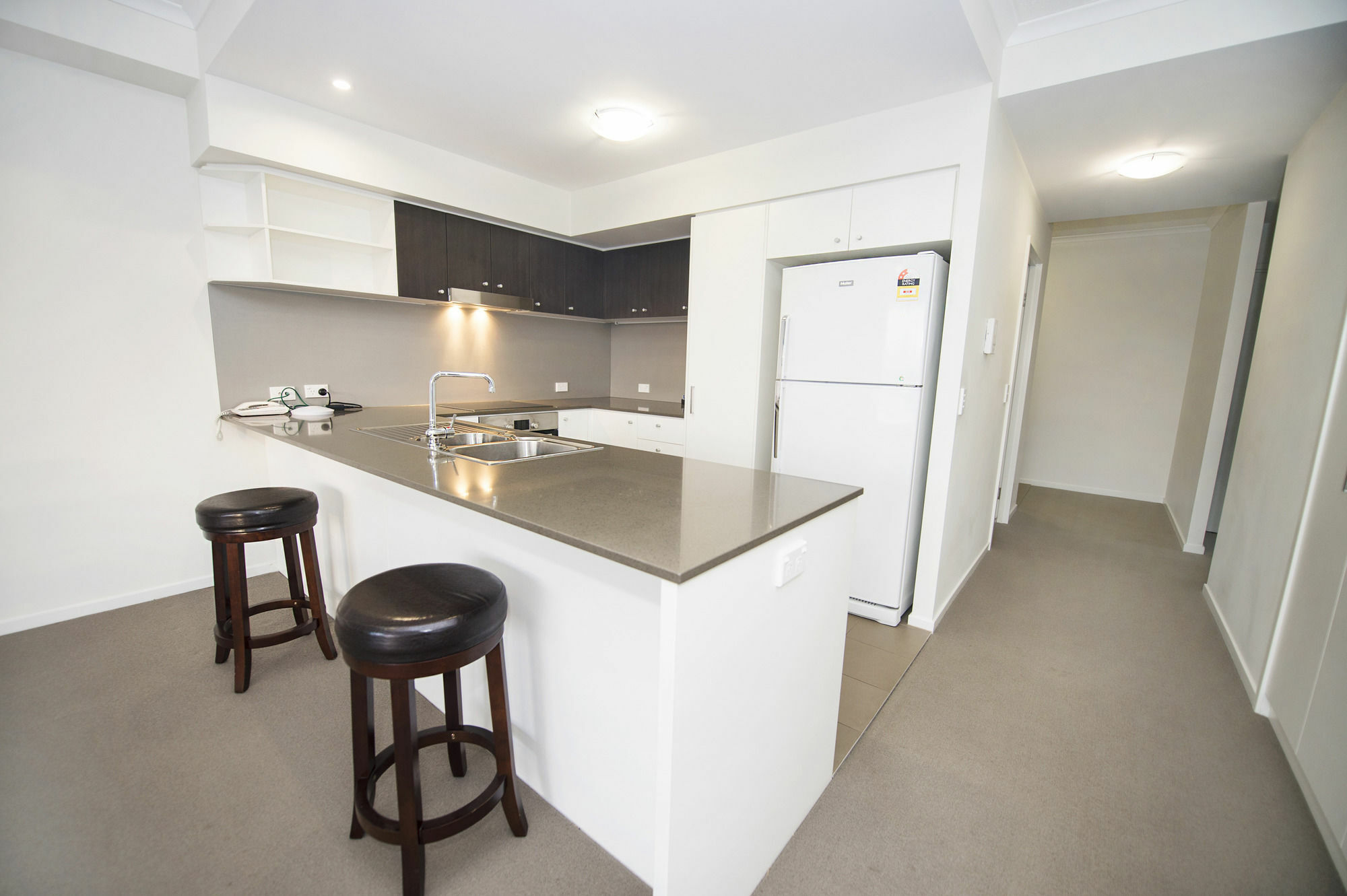 Curtis Central Apartments Official Гладстон Екстериор снимка