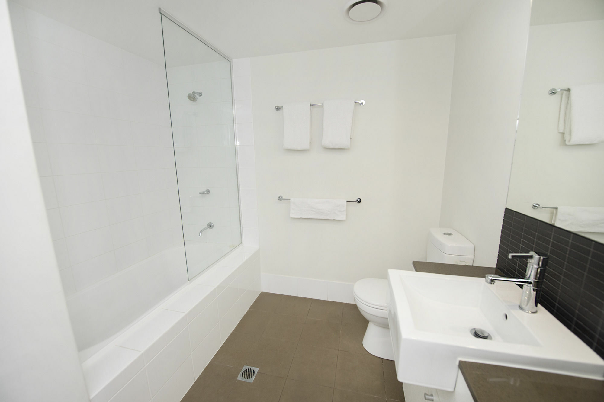Curtis Central Apartments Official Гладстон Екстериор снимка